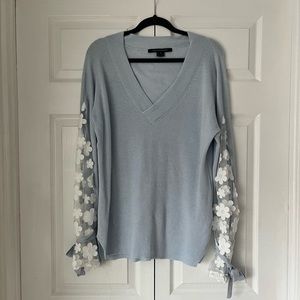 🦋 French Connection - Blogger Favorite V Neck Sweater w/ Floral Sleeves - Blue